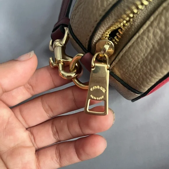 Coach purse beige and pink - Picture 4 of 6